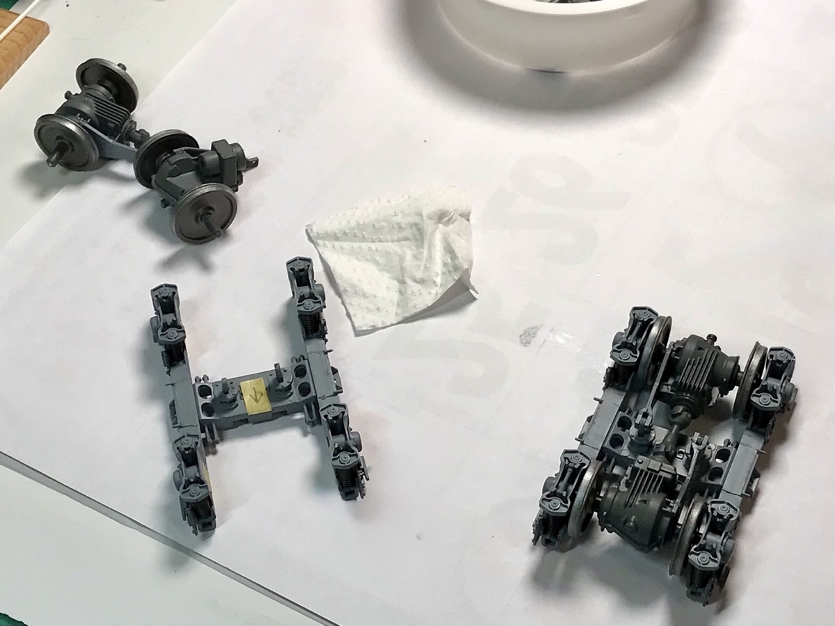 「1/45 ディーゼル機関車 DD51 貨物A更新機」を作ります。両端台車の組み立ては続きます。 「1/45 ディーゼル機関車 DD51 貨物A更新機」を作ります。両端台車の組み立ては続きます。