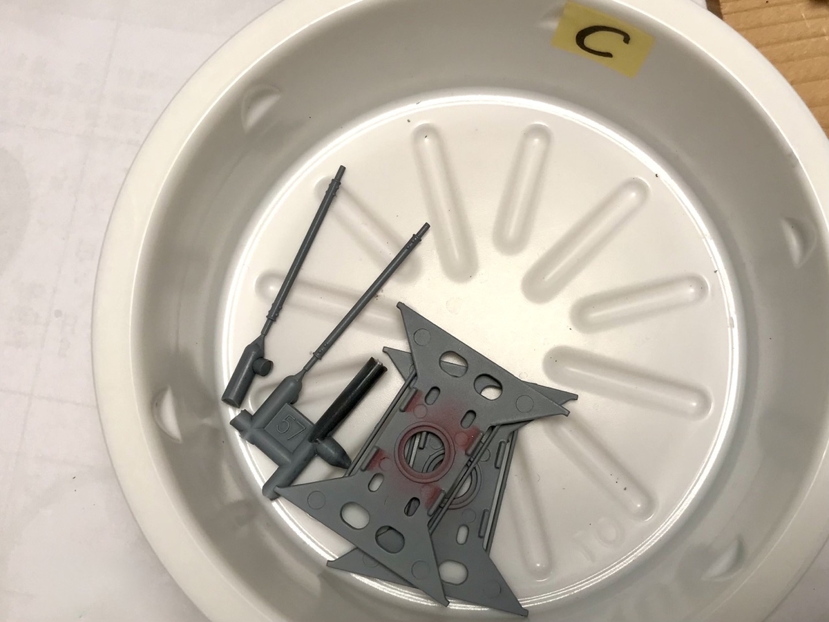 「1/45 ディーゼル機関車 DD51 貨物A更新機」を作ります。両端台車の組み立ては続く。パーツ 「1/45 ディーゼル機関車 DD51 貨物A更新機」を作ります。両端台車の組み立ては続く
