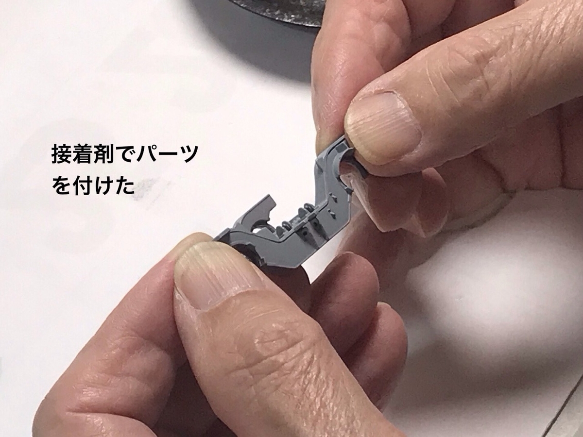 「1/45 ディーゼル機関車 DD51 貨物A更新機」を作ります。両端台車と中台車の組み立て（4）。中台車