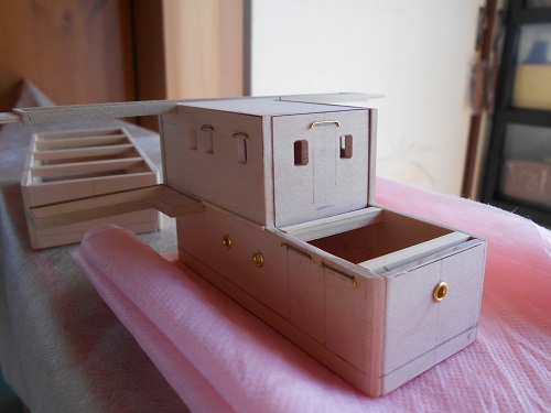 今井科学社製の帆船模型「1/80 日本丸」を作ります。メインブリッジとアフターブリッジの組み立て。