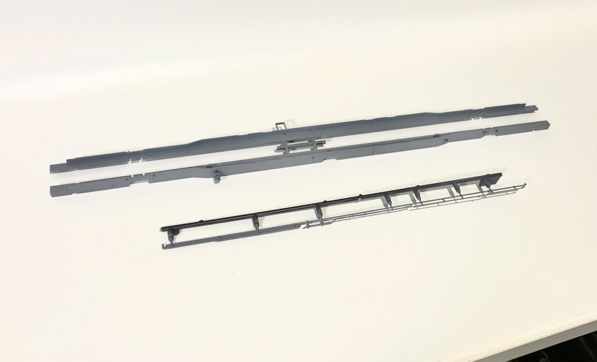 「1/45 ディーゼル機関車 DD51 貨物A更新機」を作ります。運転台・車体のパーツの塗装、 「1/45 ディーゼル機関車 DD51 貨物A更新機」を作ります。運転台・車体のパーツの塗装、