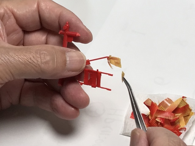 「1/45 ディーゼル機関車 DD51 貨物A更新機」を作ります。赤で塗装したパーツです。