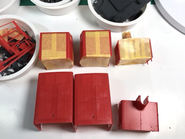 「1/45 ディーゼル機関車 DD51 貨物A更新機」を作ります。車体（冷却室、機関室ボンネット、変速機室ボンネット）の塗装。