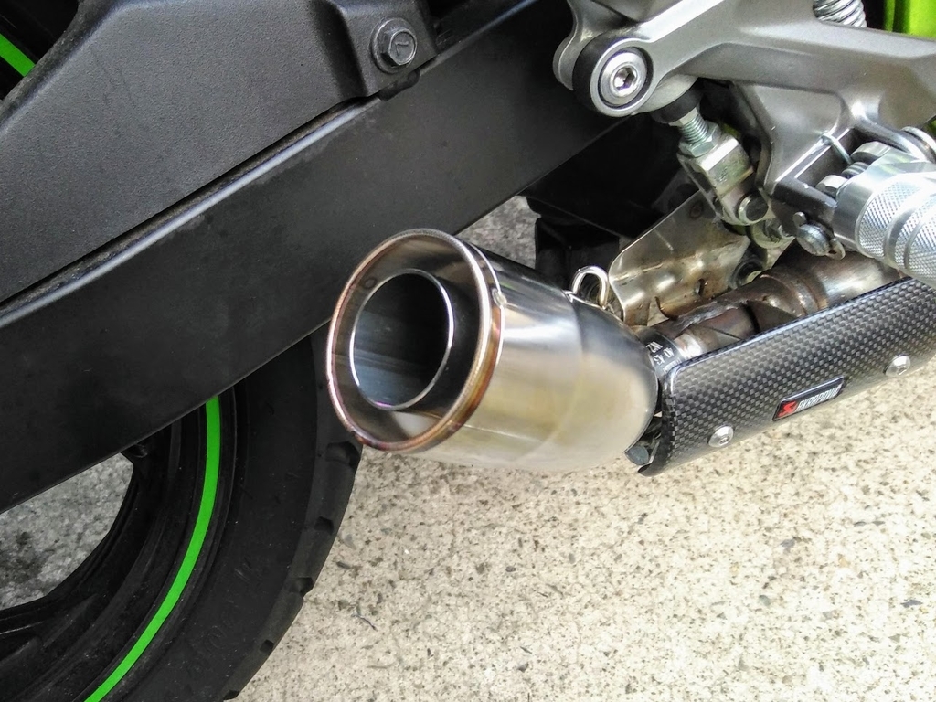 Z250SLにヨシムラ R-11を装着してしまう - Materialz
