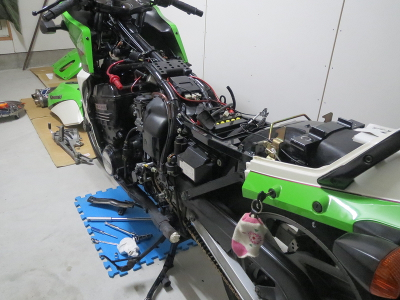 GPZ900R修理その1 - zx900aのGPZ900RとHAYABUSA日記